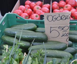 Ceny warzyw i owoców zwalają z nóg! Drożyzna na warszawskich bazarach 