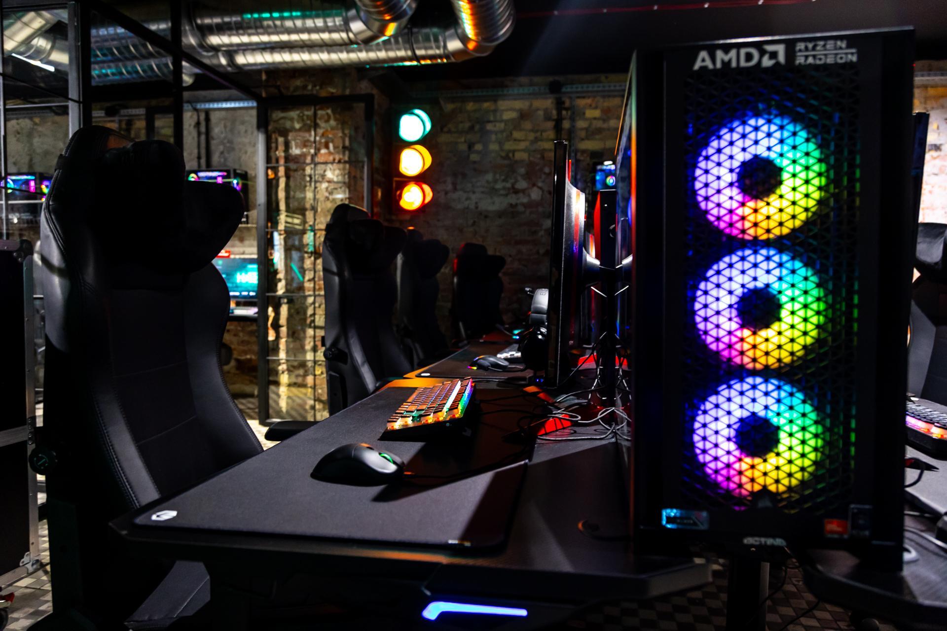 Pub H.4.0.S. Warszawa – komputery w strefie gamingowej