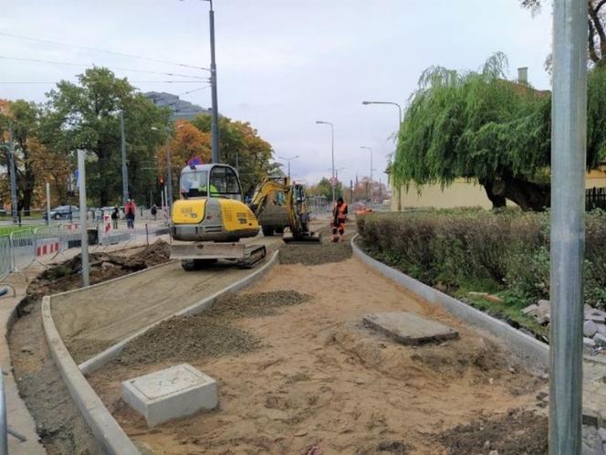 Bydgoszcz. Kończy się budowa drogi rowerowej na ulicy Focha. Kiedy będzie gotowa?
