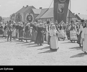 Boże Ciało w przedwojennej Polsce. Zobacz, jak kiedyś obchodzono Boże Ciało [ARCHIWALNE ZDJĘCIA]