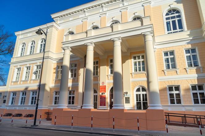 Wydział Ekonomii i Zarządzania UwB przy ul. Warszawskiej 63 przeszedł remont [ZDJĘCIA]