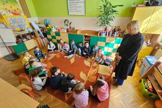 W szkołach czytają bajki o Misiu Adwokacie [GALERIA]