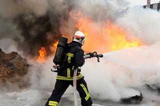 Pożar hali z mieszkaniami dla obcokrajowców. Dym widać było z kilku kilometrów