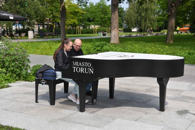 Fortepian przed Urzędem Miasta to prawdziwy hit!