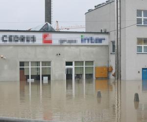 Wielka woda wdzierała się do domów. 14 lat temu Kraków i Małopolska walczyły z powodzią