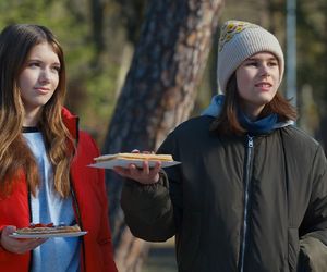 Barwy szczęścia, odc. 3223. koleżanki Emilki -  Alina (Iga Czechowicz), Gośka (Natalia Skrzypek)