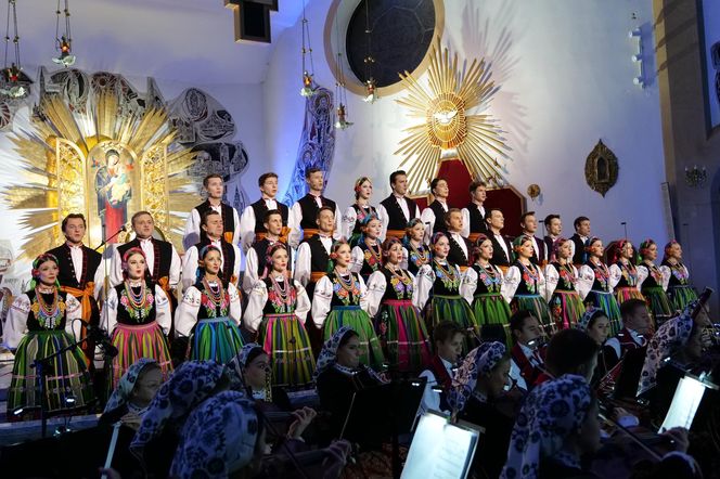 Występ zespołu Mazowsze w Starachowicach