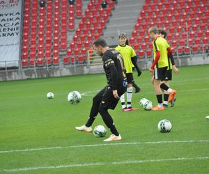 W Tychach grają gwiazdy światowego futbolu. Najpierw był pokazowy trening z młodzieżą