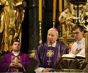 Bp Jan Zając podczas liturgii stacyjnej: Sługa Jezusa powinien podążać za Nim do końca