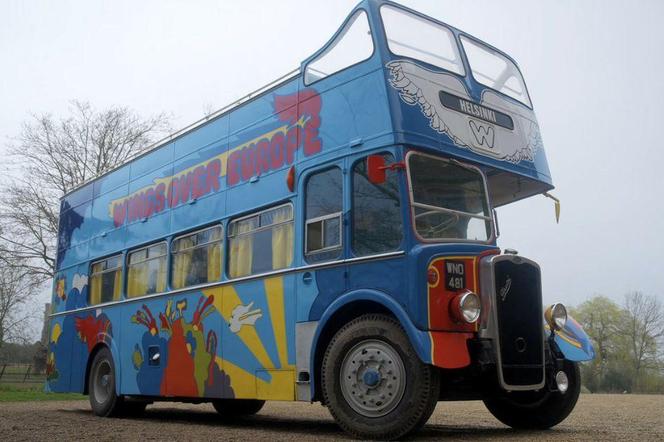 Kultowy piętrowy autobus Paula McCartneya został wystawiony na sprzedaż
