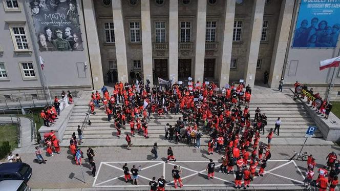 Białe miasteczko przed Sejmem. Medycy szykują wielki protest! Kiedy? 