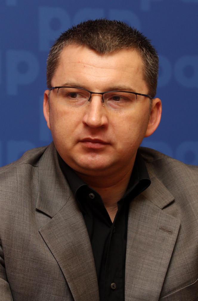 DARIUSZ MIŁEK