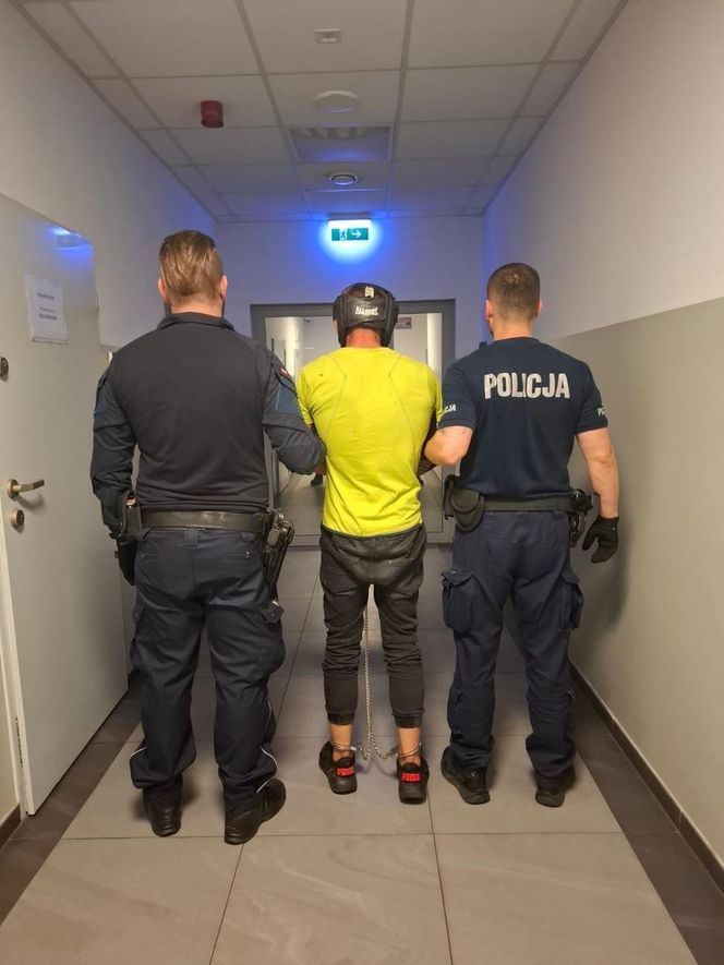 38-latek próbował przejechać policjanta