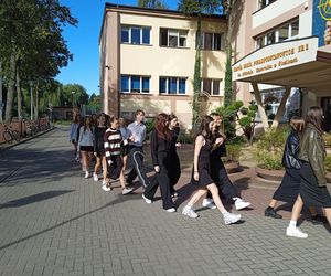 100 par zatańczyło poloneza na 100-lecie siedleckiego Ekonomika