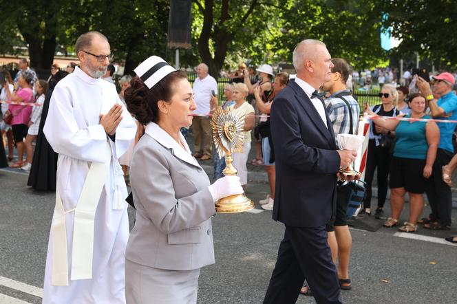 Tysiące kobiet i dziewcząt na pielgrzymce do Piekar Śląskich. "Jestem w Kościele, więc idę"