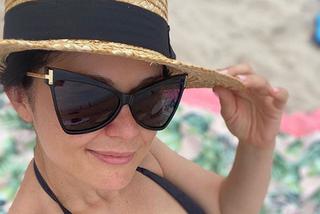 M jak miłość. Seksowna Kasia Cichopek bez makijażu świeci biustem na polskiej plaży. Zrobiła furorę! - ZDJĘCIA