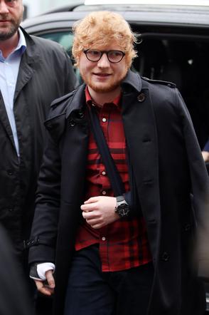 Ed Sheeran ze złamanymi rękoma