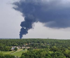 Pożar składowiska w Siemianowicach Śląskich jest widoczny z wielu miast