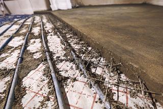 Jaka wylewka na ogrzewanie podłogowe - cementowa czy anhydrytowa?