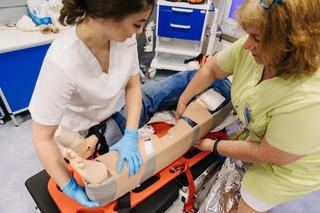 Warunki były ekstremalne. Tak wyglądało zaliczenie przyszłych zamojskuich pielęgniarzy i pielęgniarek