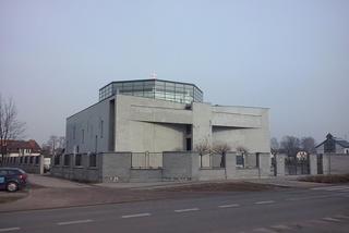 Wyglądają jak wyjęte z koszmaru! Zobacz najdziwniejsze budynki kościołów w Warszawie [TOP 10]