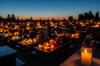 Apel Nawrockiego we Wszystkich Świętych. Gdzie zapłonął symboliczny znicz?