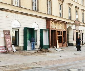 Lalka - scenografia w centrum Warszawy