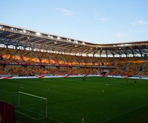 Jagiellonia-Poniewież. Liga Mistrzów i Eska Summer City na Stadionie Miejskim w Białymstoku