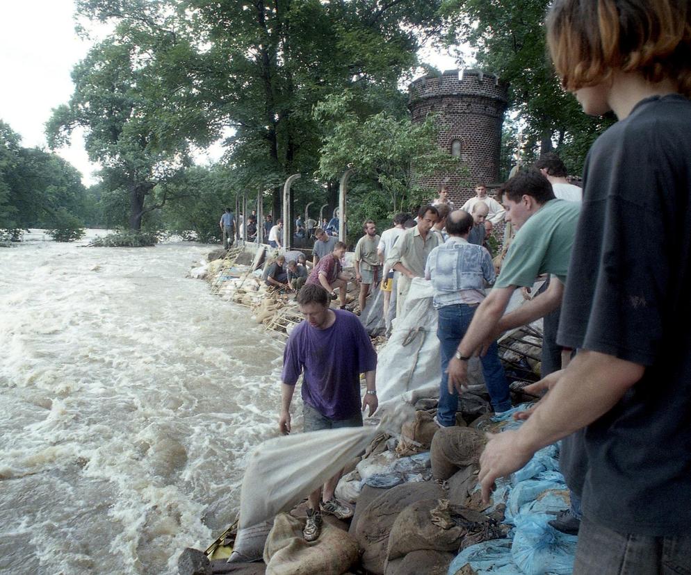 Quiz. Czy pamiętasz powódź tysiąclecia w Polsce? Sprawdź swoją wiedzę 