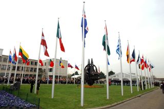 Szczyt NATO w Hadze: Trump i zobowiązania sojusznicze w centrum uwagi