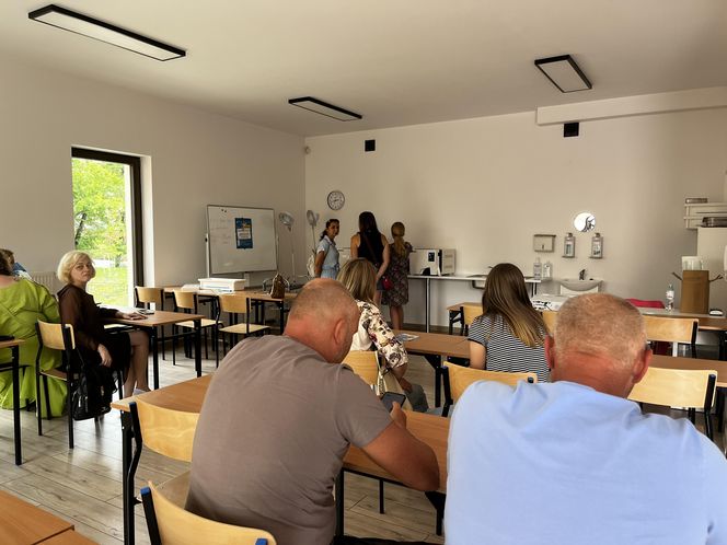 Wakacyjny patrol Eska Summer City w olsztyńskim oddziale Szkoły Policealnej Pascal