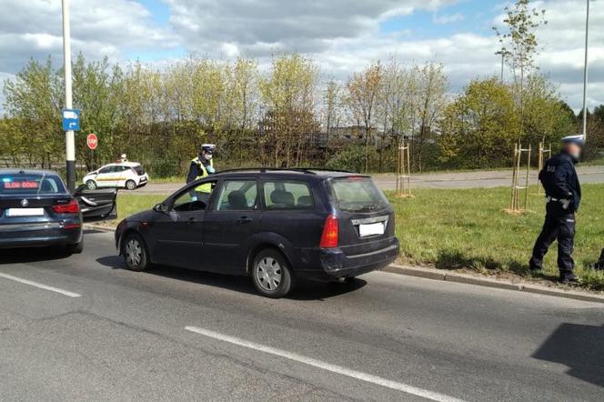 Pijany kierowca uciekał przed policją starym Fordem