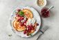 Po treningu przygotowuje te pancakesy. Pełne białka i bez grama cukru