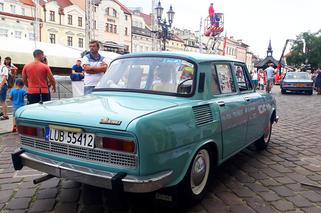XX Podkarpacki Rajd Pojazdów Zabytkowych - konkurs elegancji na Rynku w Rzeszowie