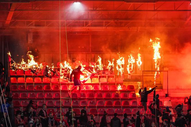 Wisła Kraków fans set fire to their stadium
