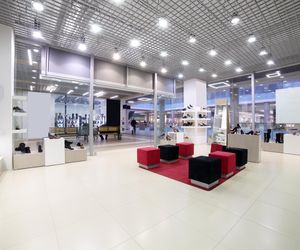 Oświetlenie w obiektach komercyjnych – jak skutecznie obniżyć koszty?