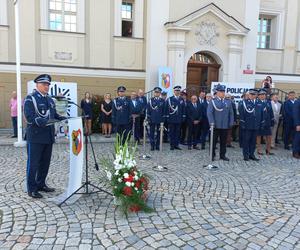 Policjanci świętowali na Rynku w Lesznie. Był uroczysty apel i piknik