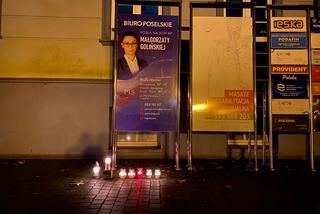 Wieczorny Protest Kobiet w Szczecinku. Zapłonęły znicze pod biurem posłanki PIS. Zobacz zdjęcia!