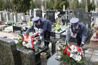 Rocznica śmierci policjantów w zakładzie karnym w Sieradzu. Zabił ich strażnik więzienny [ZDJĘCIA].