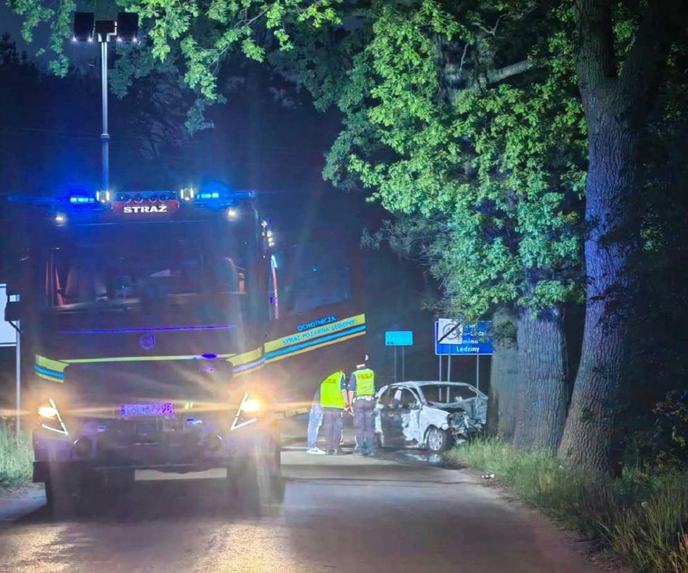 Tragedia w Tychach. Volkswagen wbił się w drzewo! Kierowca nie miał szans