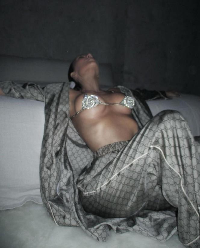 Kim Kardashian nosi stanik za 80 tys. zł! Te zdjęcia powalają!