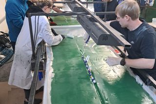 Prace przy odnowieniu warszawskiej palmy