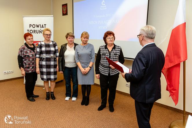 „Niech połączy nas hymn” - piękna, kolorowa premiera w siedzibie Starostwa Powiatowego