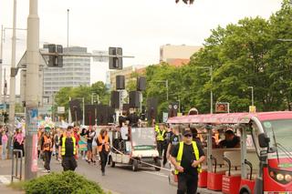 Studenci opanowali Wrocław. Pochód juwenaliowy przeszedł ulicami miasta. Było śpiewająco! [ZDJĘCIA]