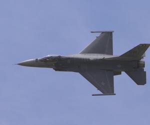 „Niewielka liczba” myśliwców F-16 dotarła już na Ukrainę. Co wskórają?