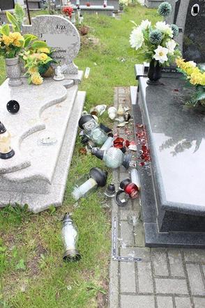 Zniszczony cmentarz w Tarnowie