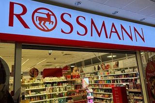 Przedświąteczna wyprzedaż perfum w Rossmannie [ZDJĘCIA]