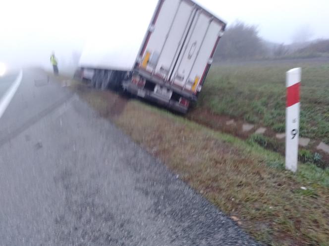 Tragedia na S1. Kobieta zginęła w zderzeniu trzech pojazdów, są utrudnienia