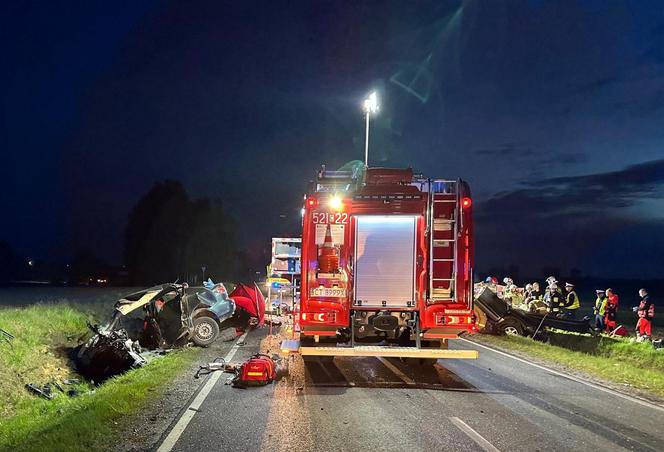 Tragiczny wypadek w Płociczu. Dwóch kierowców nie żyje