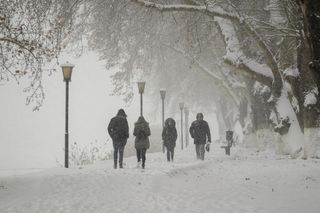 Te regiony zasypie śnieg! IMGW ostrzega przed intensywnymi opadami. Dojdzie do paraliżu?